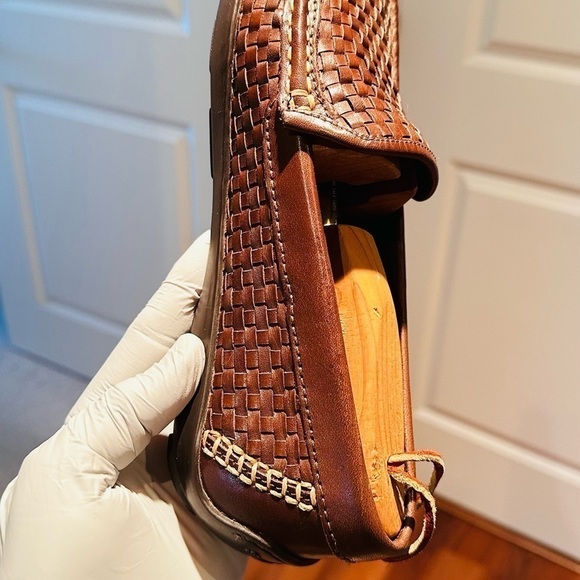 Tommy Bahama Orson Venetian Woven Leather Drivers. - Picture 8 of 14